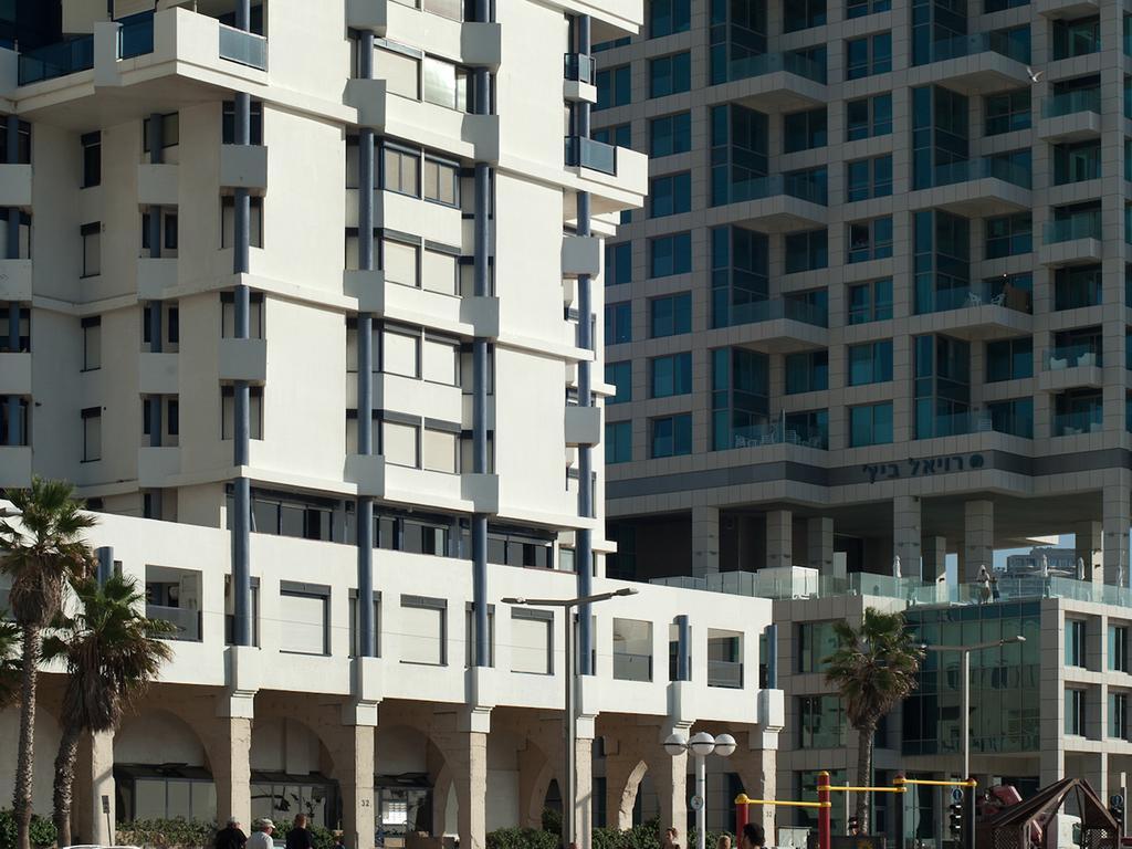 Chic 3Br Apt W Sauna & Parking On The Beach By Sea N' Rent تل أبيب الغرفة الصورة